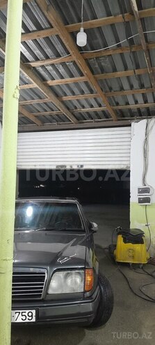 Mercedes E 220 1995, 250,000 km - 2.2 l - Bakı