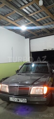 Mercedes E 220 1995, 250,000 km - 2.2 l - Bakı