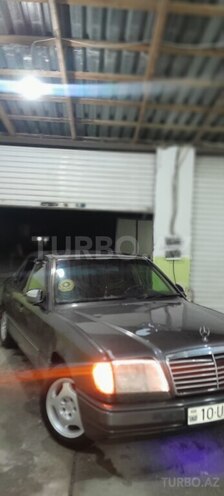 Mercedes E 220 1995, 250,000 km - 2.2 l - Bakı