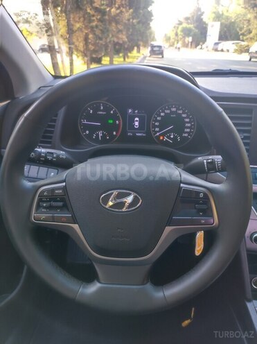 Hyundai Avante-13