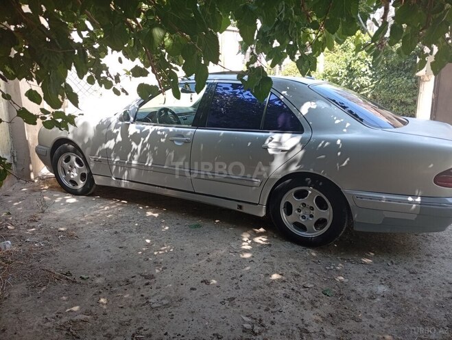 Mercedes E 320 2001, 298,000 km - 3.2 l - Bakı