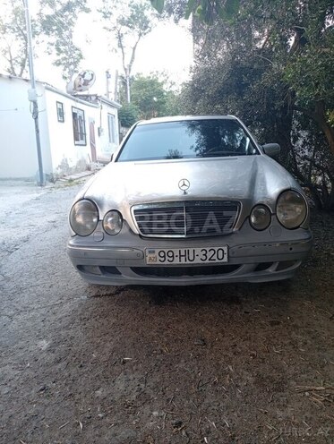 Mercedes E 320 2001, 298,000 km - 3.2 l - Bakı