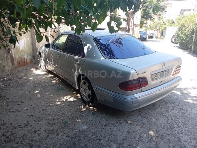 Mercedes E 320 2001, 298,000 km - 3.2 l - Bakı