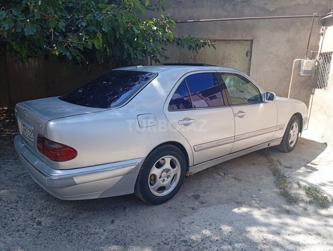 Mercedes E 320 2001, 298,000 km - 3.2 l - Bakı
