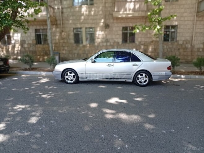 Mercedes E 320 2001, 298,000 km - 3.2 l - Bakı