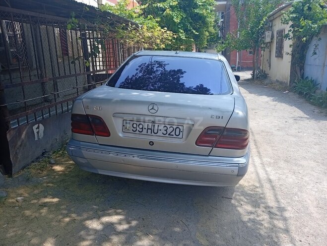 Mercedes E 320 2001, 298,000 km - 3.2 l - Bakı