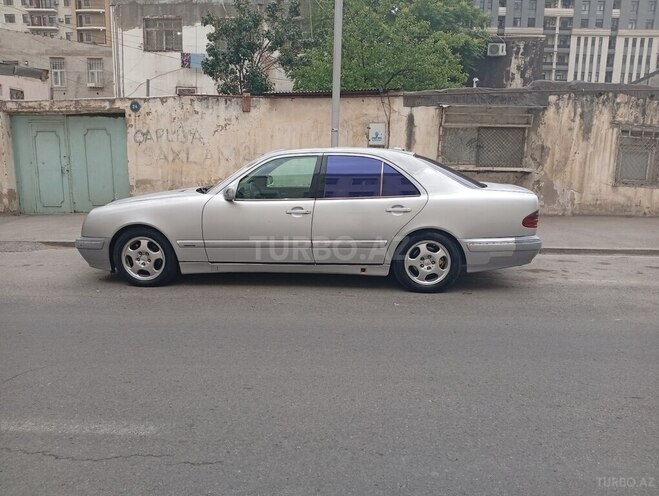 Mercedes E 320 2001, 298,000 km - 3.2 l - Bakı