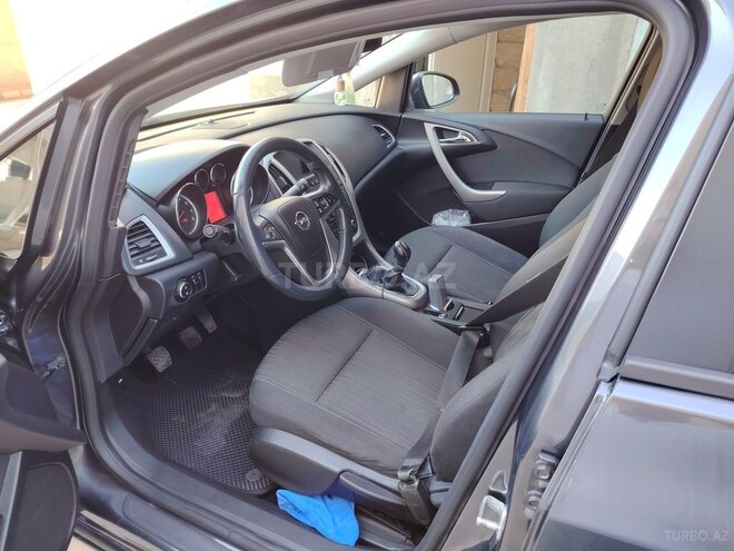 Opel Astra 2011, 230,000 km - 1.4 l - Bakı