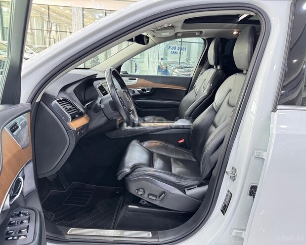 Volvo XC90-9