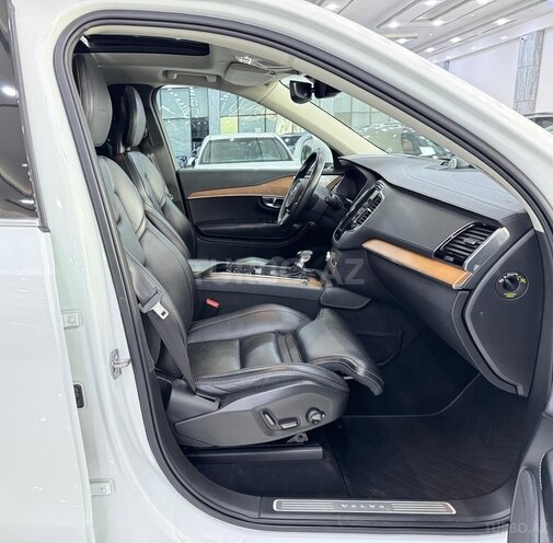 Volvo XC90-16