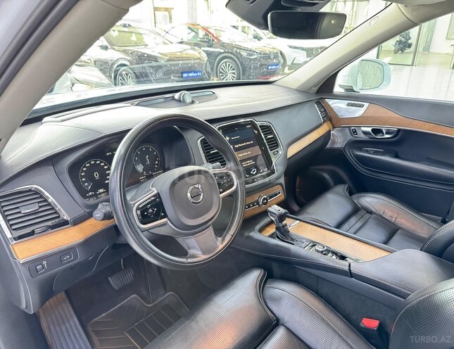 Volvo XC90-8