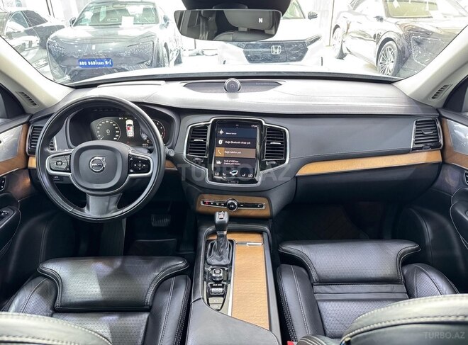 Volvo XC90-10