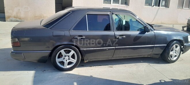 Mercedes E 300 1993, 685,500 km - 3.0 l - Bakı