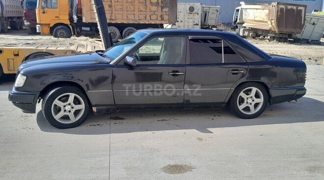 Mercedes E 300 1993, 685,500 km - 3.0 l - Bakı