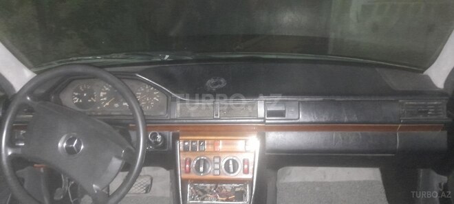 Mercedes E 300 1993, 685,500 km - 3.0 l - Bakı