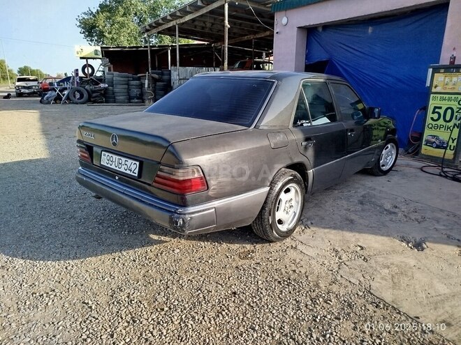 Mercedes E 220 1993, 510,000 km - 2.2 l - İmişli