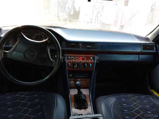 Mercedes E 250 1995, 250,000 km - 2.5 л - Bakı