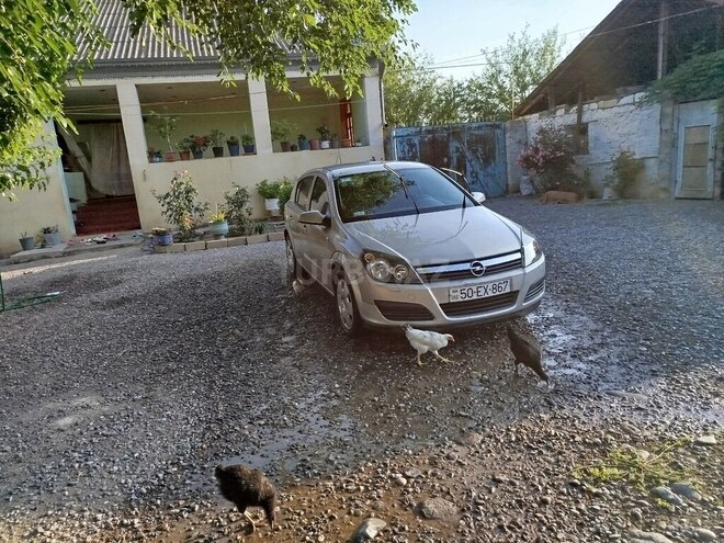Opel Astra 2006, 290,000 km - 1.3 l - Yevlax