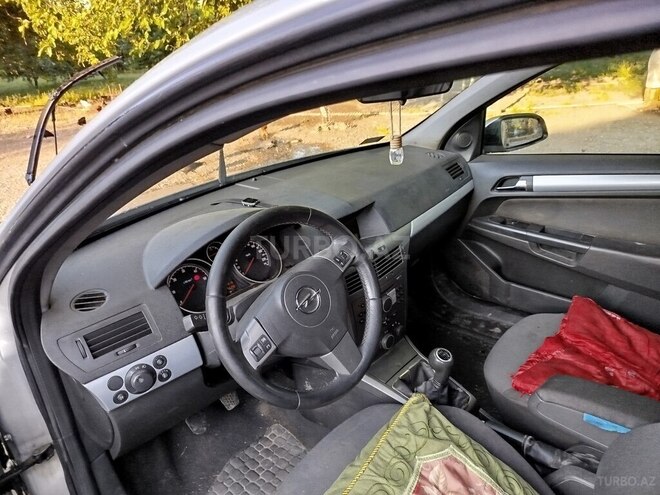 Opel Astra 2006, 290,000 km - 1.3 l - Yevlax