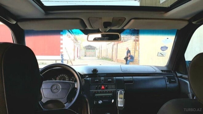 Mercedes E 240 1998, 330,000 km - 2.4 l - Bakı