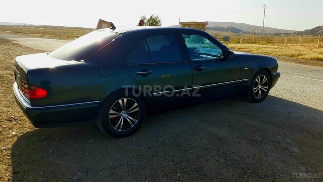 Mercedes E 240 1998, 330,000 km - 2.4 l - Bakı