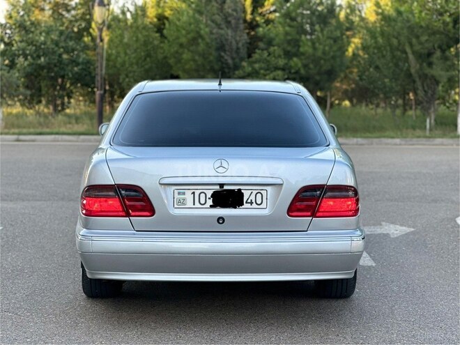 Mercedes E 240 1999, 381,878 km - 2.6 l - Saatlı