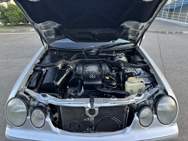 Mercedes E 240 1999, 381,878 km - 2.6 l - Saatlı