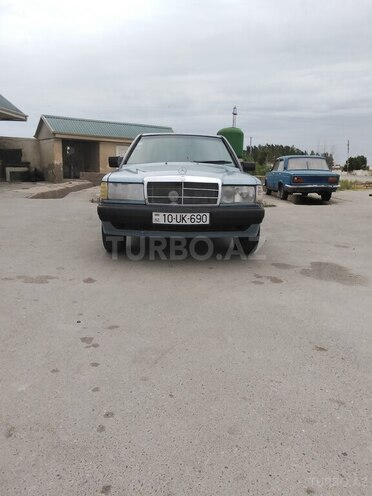 Mercedes 190 1990, 500,000 km - 2.0 л - Salyan