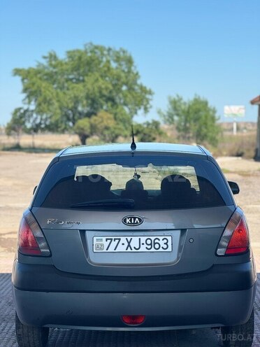 Kia Rio 2009, 245,000 km - 1.4 l - Salyan