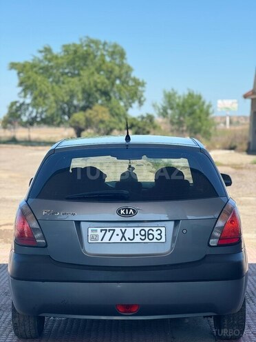 Kia Rio 2009, 245,000 km - 1.4 l - Salyan