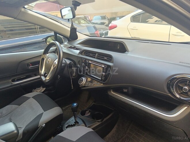Toyota Prius C 2015, 114,263 km - 1.5 l - Bakı