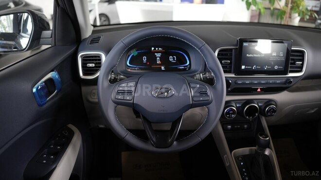 Hyundai Venue-15