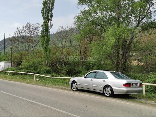 Mercedes E 270 2000, 378,000 km - 2.7 l - Bakı