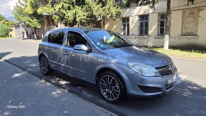 Opel Astra 2009, 222,000 km - 1.4 l - Şəki