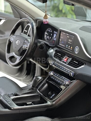 Hyundai Grandeur-17