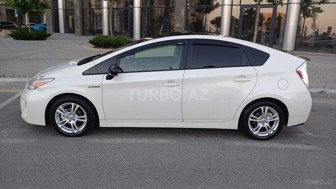 Toyota Prius-4