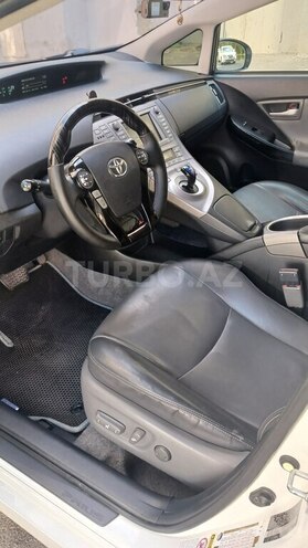 Toyota Prius-10