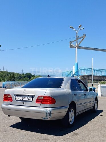Mercedes E 230 1995, 580,000 km - 2.3 l - Quba