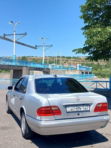 Mercedes E 230 1995, 580,000 km - 2.3 l - Quba