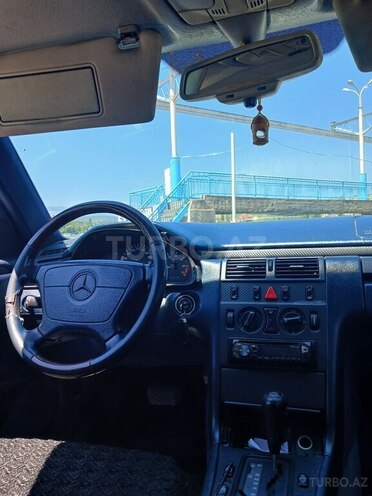 Mercedes E 230 1995, 580,000 km - 2.3 l - Quba