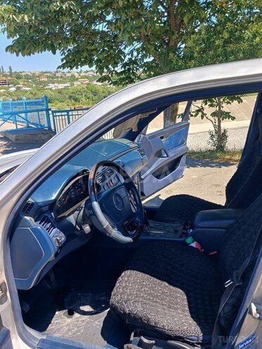 Mercedes E 230 1995, 580,000 km - 2.3 l - Quba