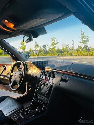 Mercedes E 270 2000, 300,000 km - 2.7 l - Bakı