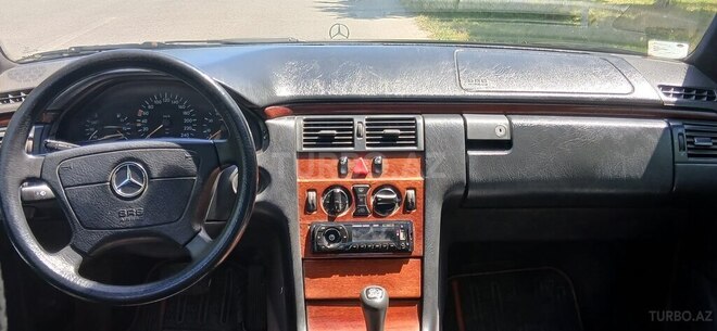 Mercedes E 200 1996, 296,325 km - 2.0 л - Xırdalan
