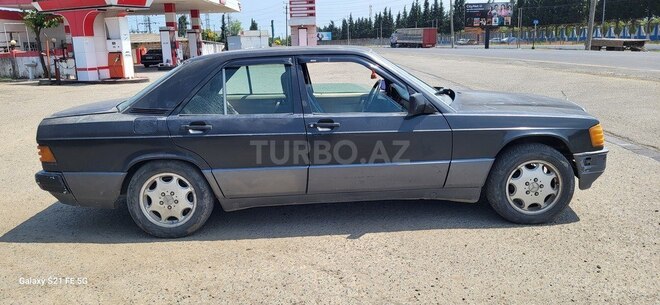 Mercedes 190 1992, 200,000 km - 2.0 l - Astara