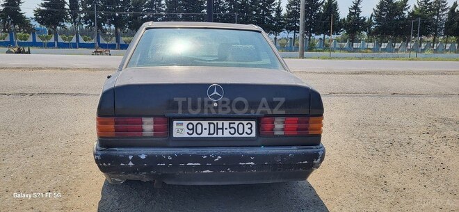 Mercedes 190 1992, 200,000 km - 2.0 l - Astara