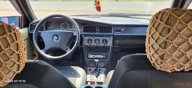 Mercedes 190 1992, 200,000 km - 2.0 l - Astara