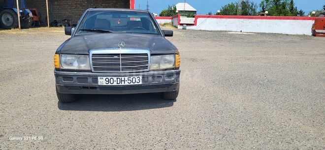 Mercedes 190 1992, 200,000 km - 2.0 l - Astara