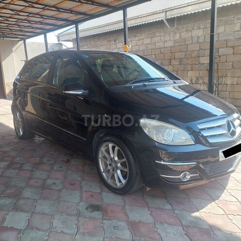 Mercedes B 180 2009, 108,500 km - 1.7 l - Şəki