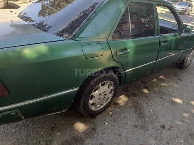 Mercedes E 200 d 1990, 215,426 km - 2.0 l - Qazax
