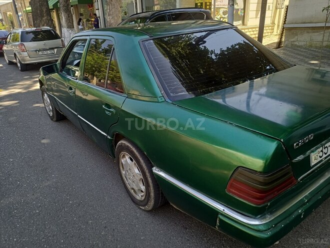 Mercedes E 200 d 1990, 215,426 km - 2.0 l - Qazax